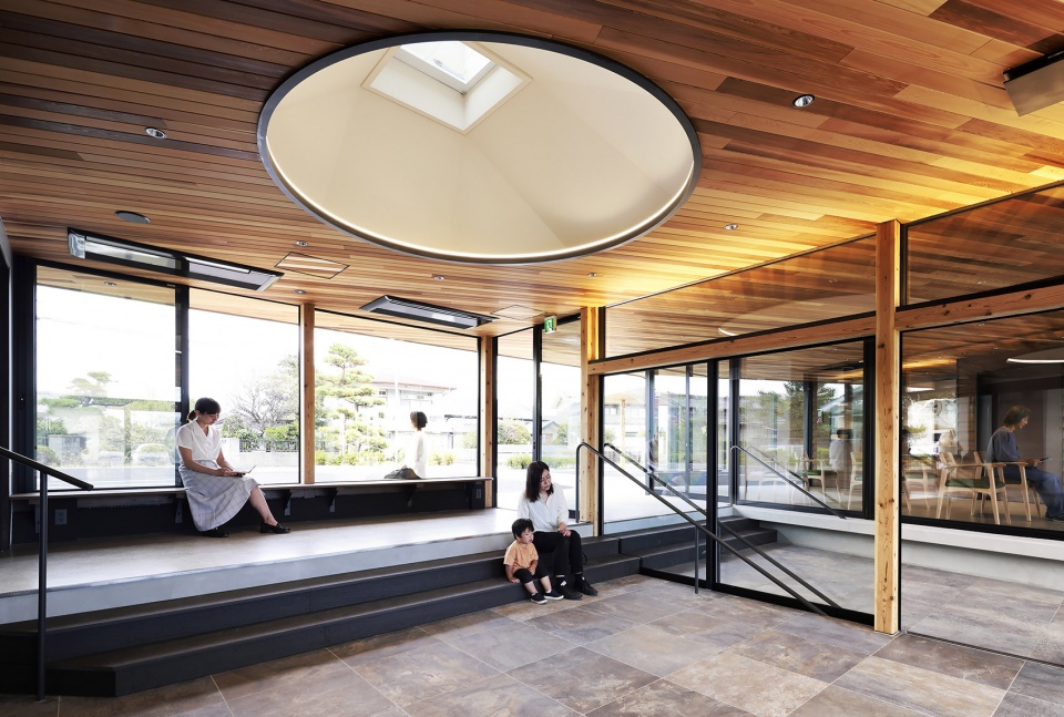 otsuka family clinic by sugawaradaisuke architects