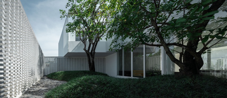 VEIL HOUSE by Ayutt and Associates design