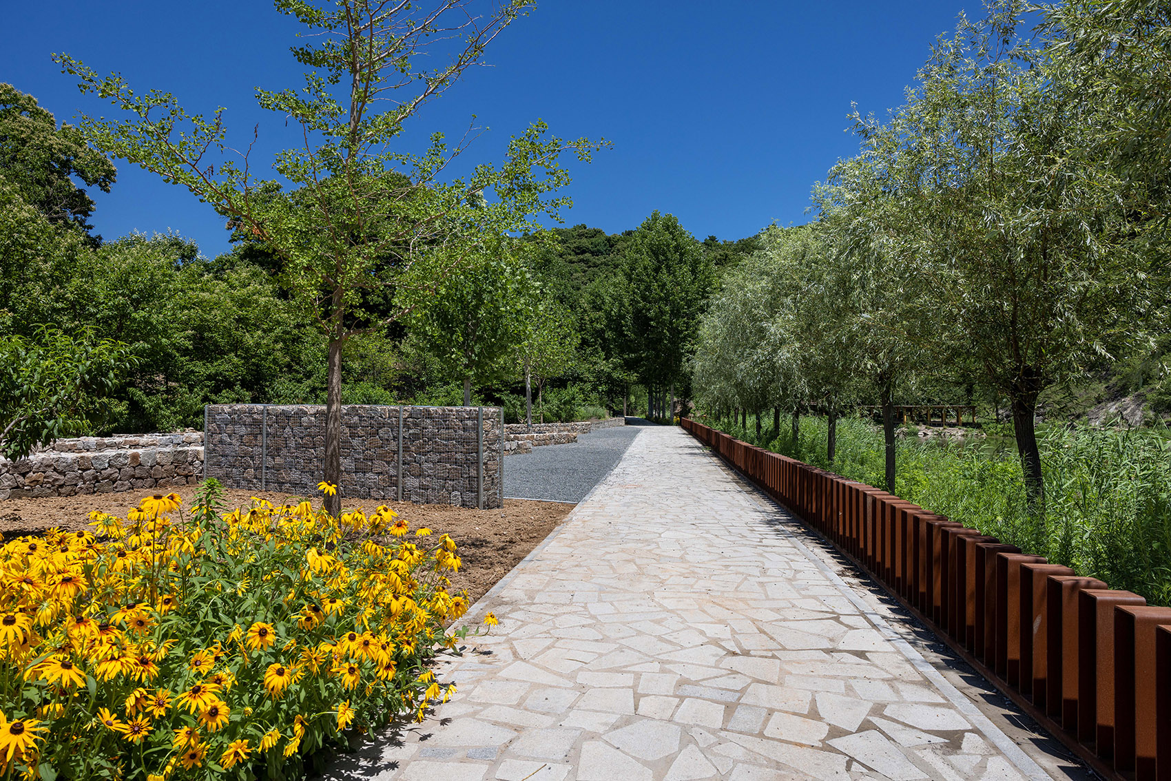 Upgrading Design of Chestnut Blossom Valley Scenic Road in Bohai Town