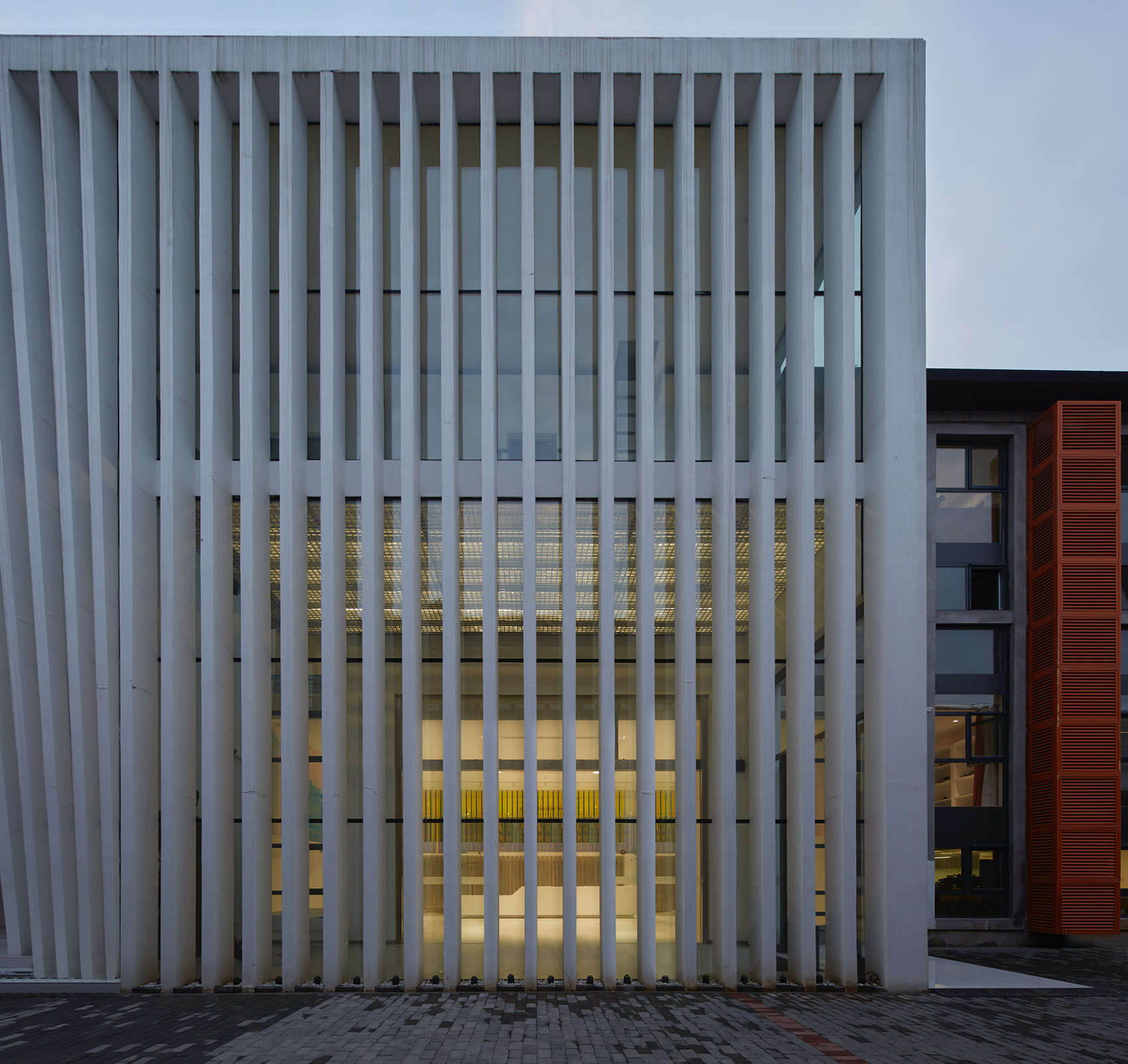 Light Echo TW showroom, Beijing, China by KiKi ARCHi 谷德设计网