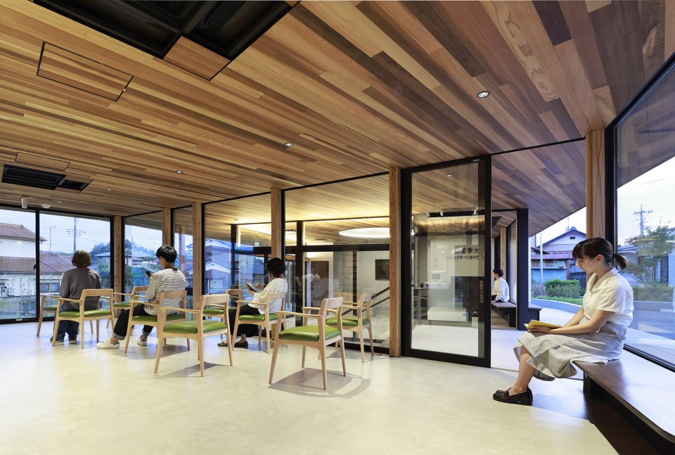 otsuka family clinic by sugawaradaisuke architects