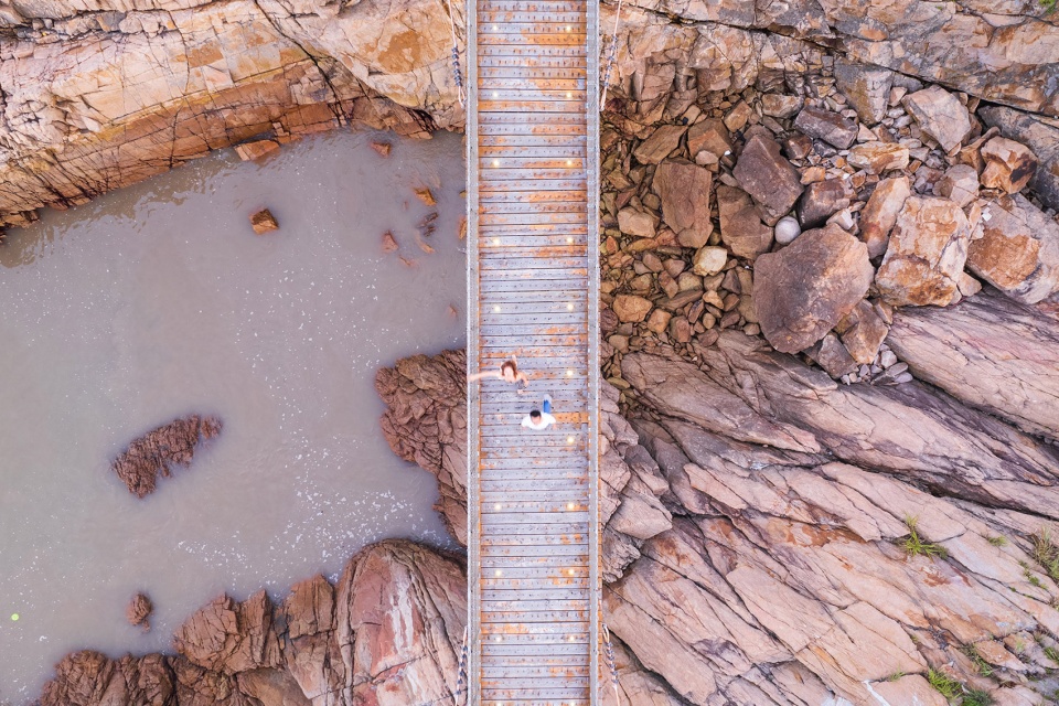 ningbo songlan mountain resort glass walkway by shanghai chidi studio
