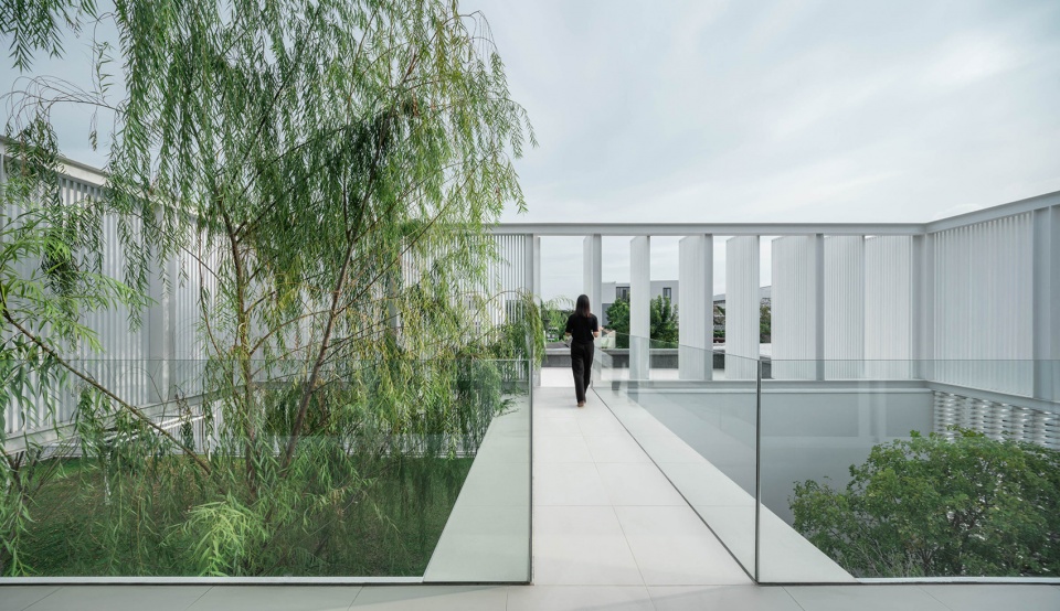 VEIL HOUSE by Ayutt and Associates design