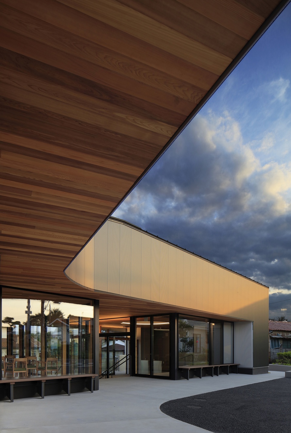 otsuka family clinic by sugawaradaisuke architects