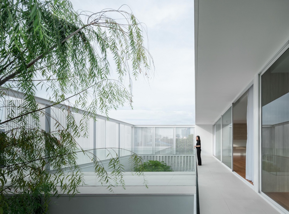 VEIL HOUSE by Ayutt and Associates design