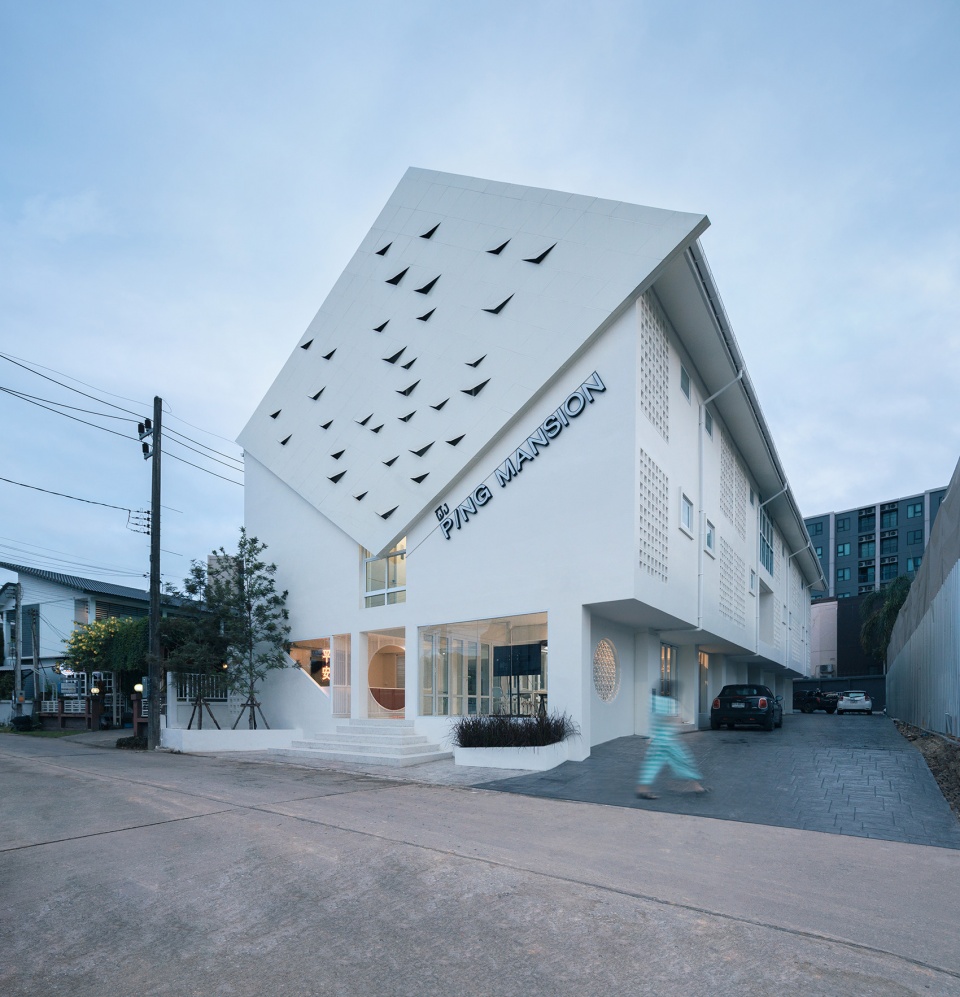 P NG Mansion by LANG GUY Architects