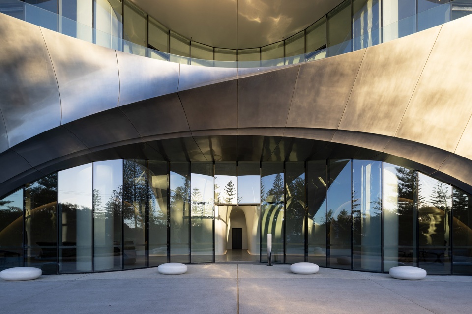 hedges avenue pedestal mermaid beach gold coast by contreras earl architecture