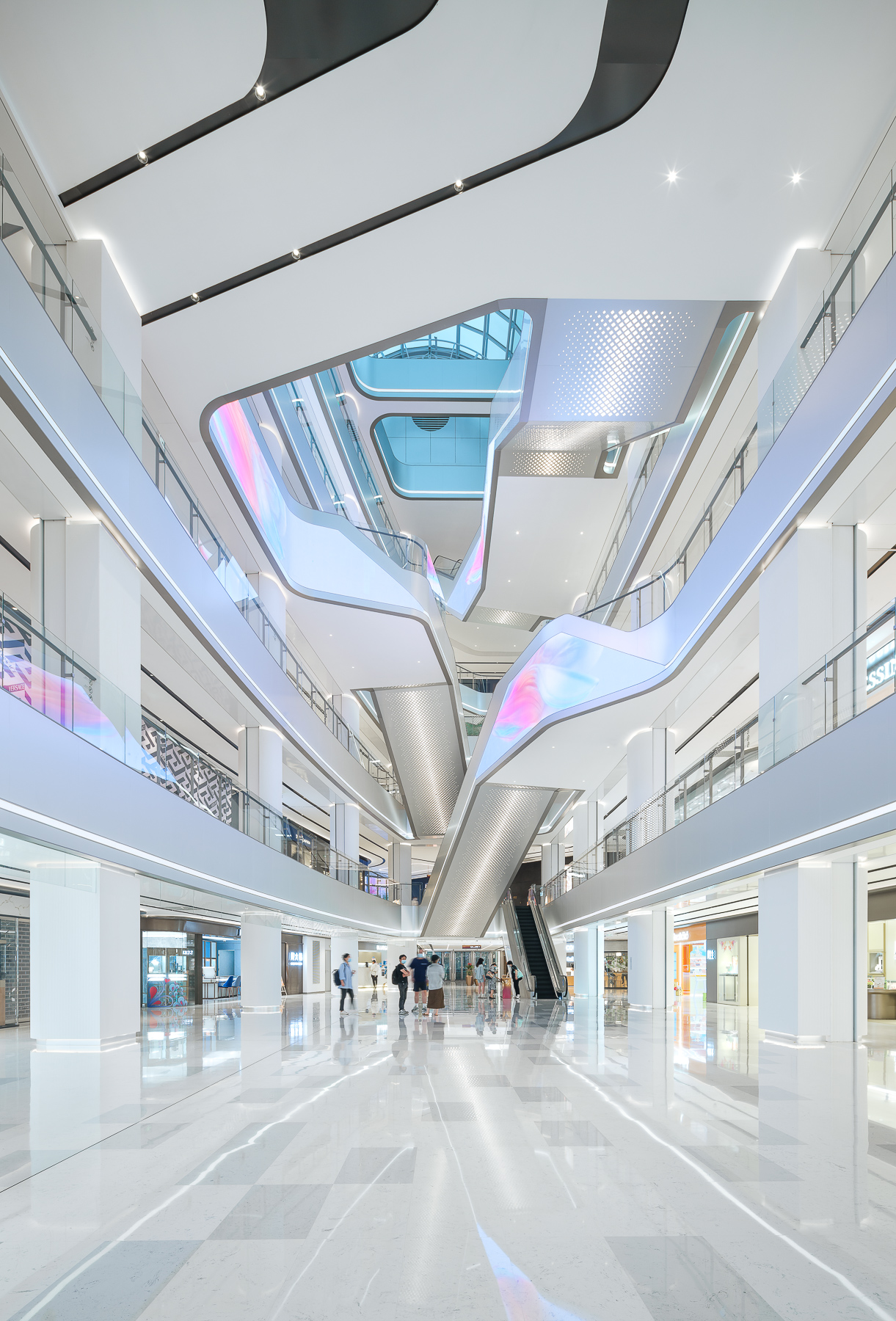 下中庭 the lower atrium