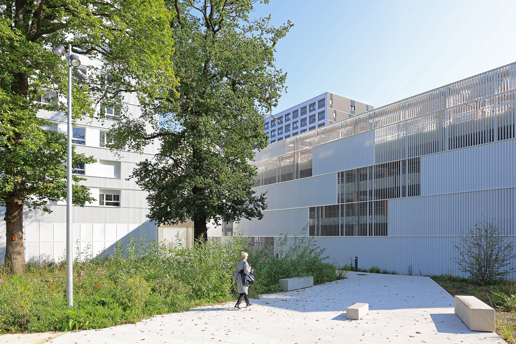 treed-it-car-park-france-by-saison-menu-architectes-urbanistes