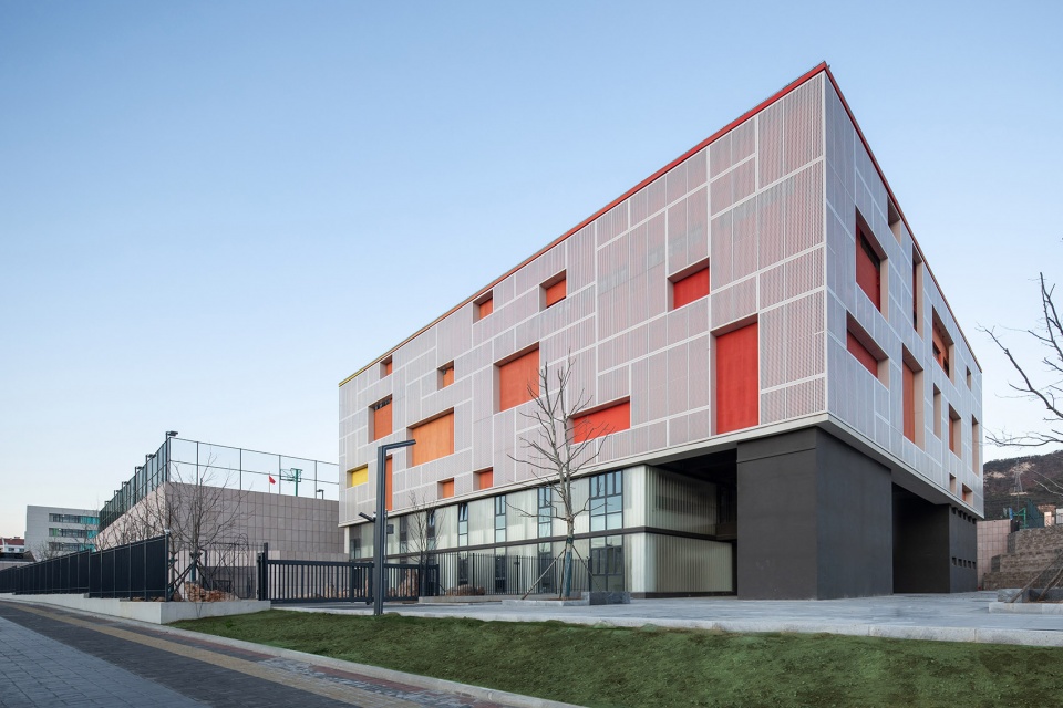wanghaiyuan school china by architectural design institute of tsinghua university