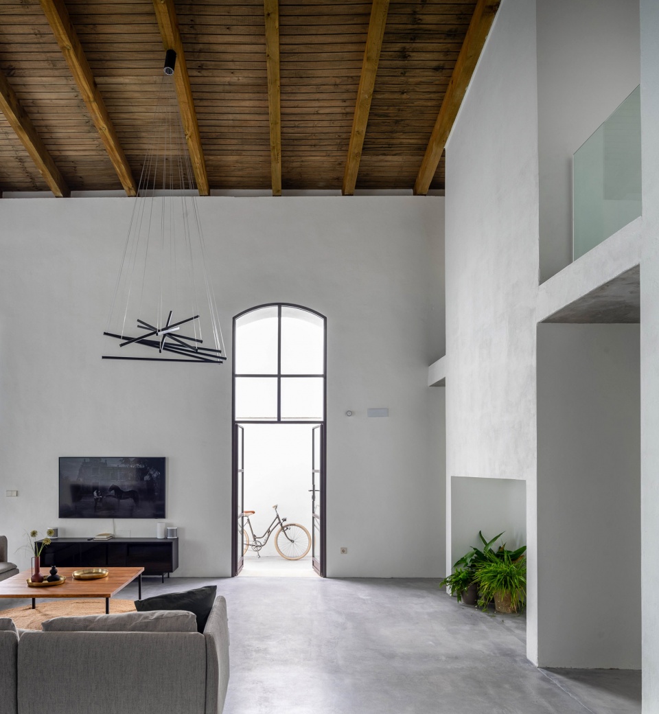 house in a sherry bodega spain by iniesta nowell arquitectos