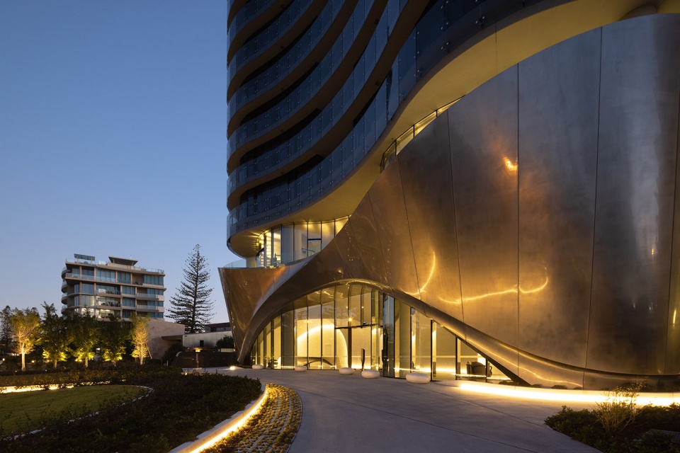 hedges avenue pedestal mermaid beach gold coast by contreras earl architecture