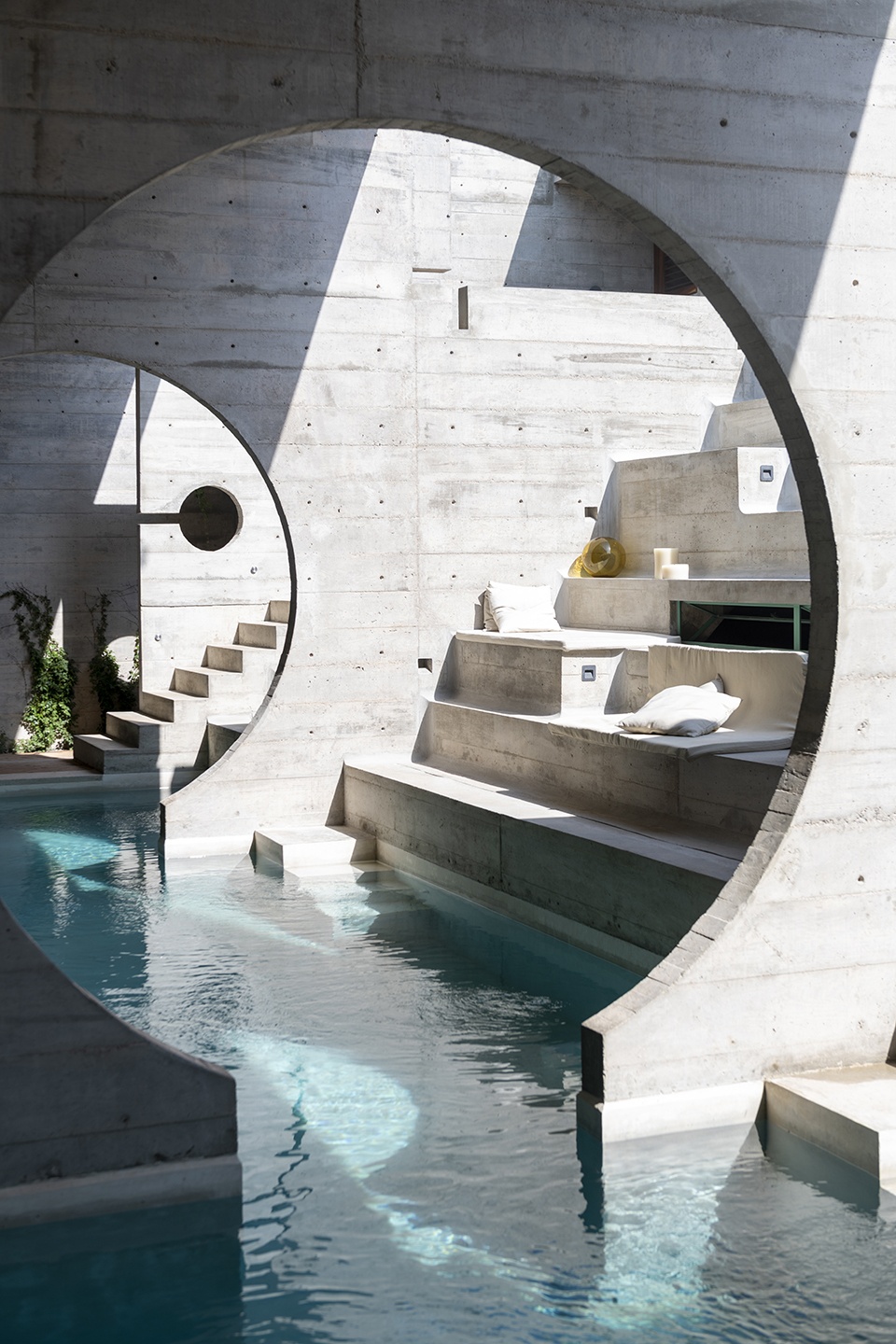 Casa TO by Ludwig Godefroy Architecture