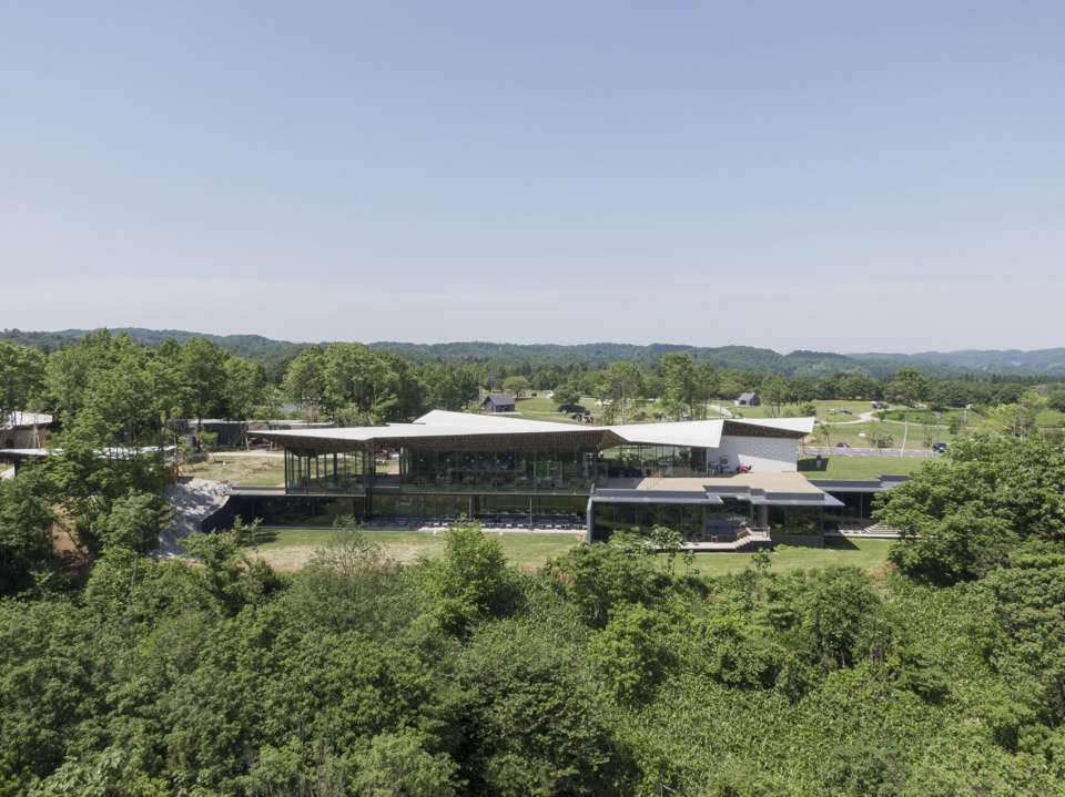 Snowpeak Field Suite Spa Headqurters by Kengo Kuma and Associates