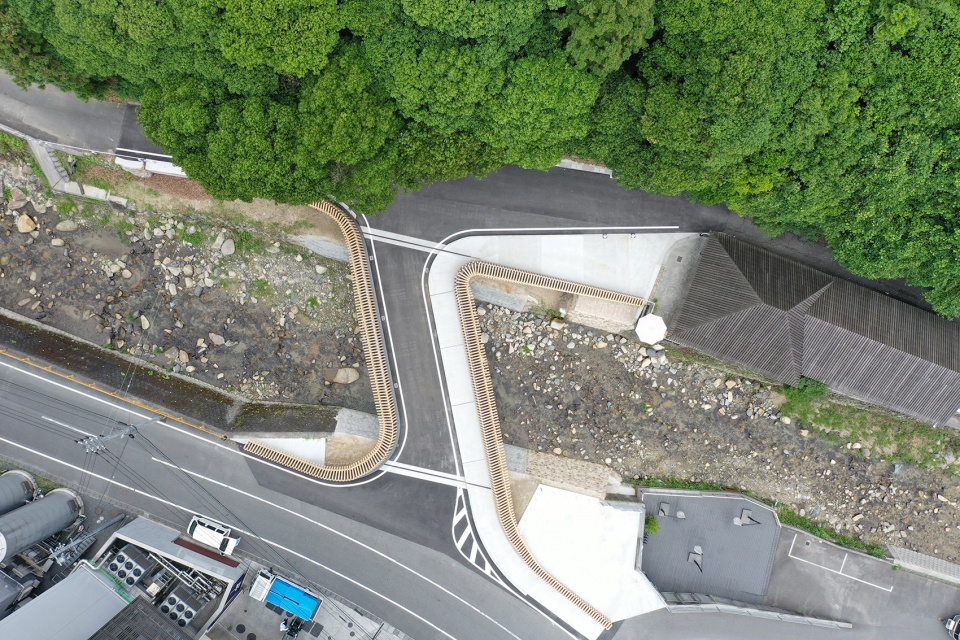 kusugibashi by kengo kuma and associates