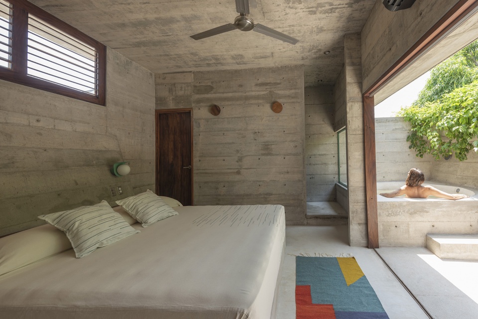 Casa TO by Ludwig Godefroy Architecture
