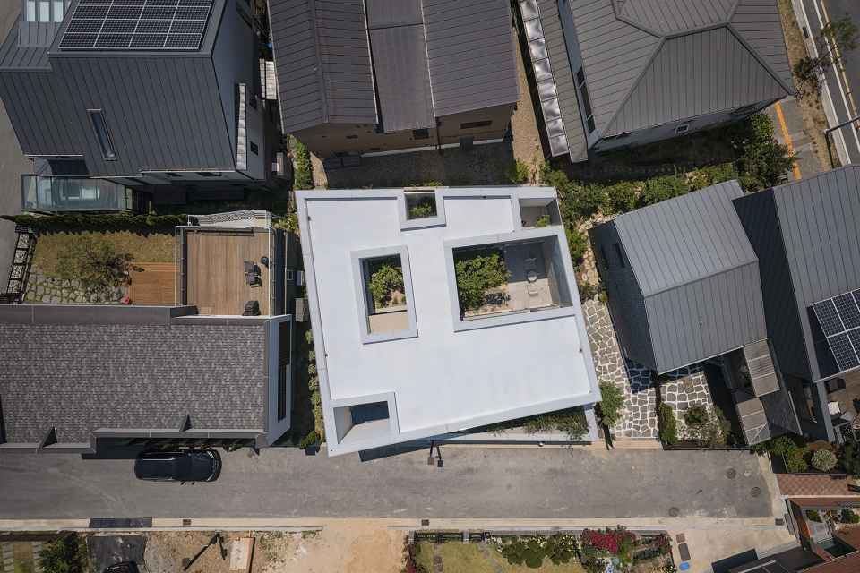 Metal facade by Archirie