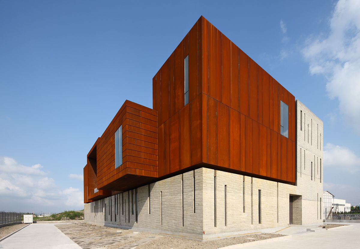 Administration building of the gas company at Jiading new town by