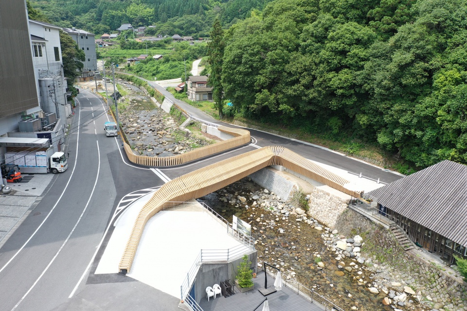 kusugibashi by kengo kuma and associates