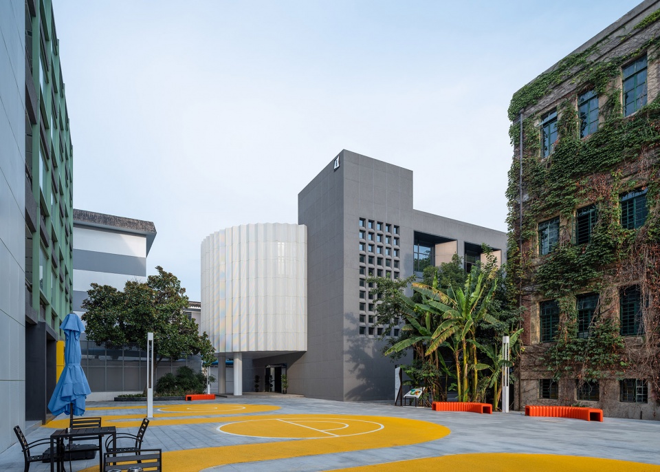 golden lion campus lane creative arts and culture park by omer studio