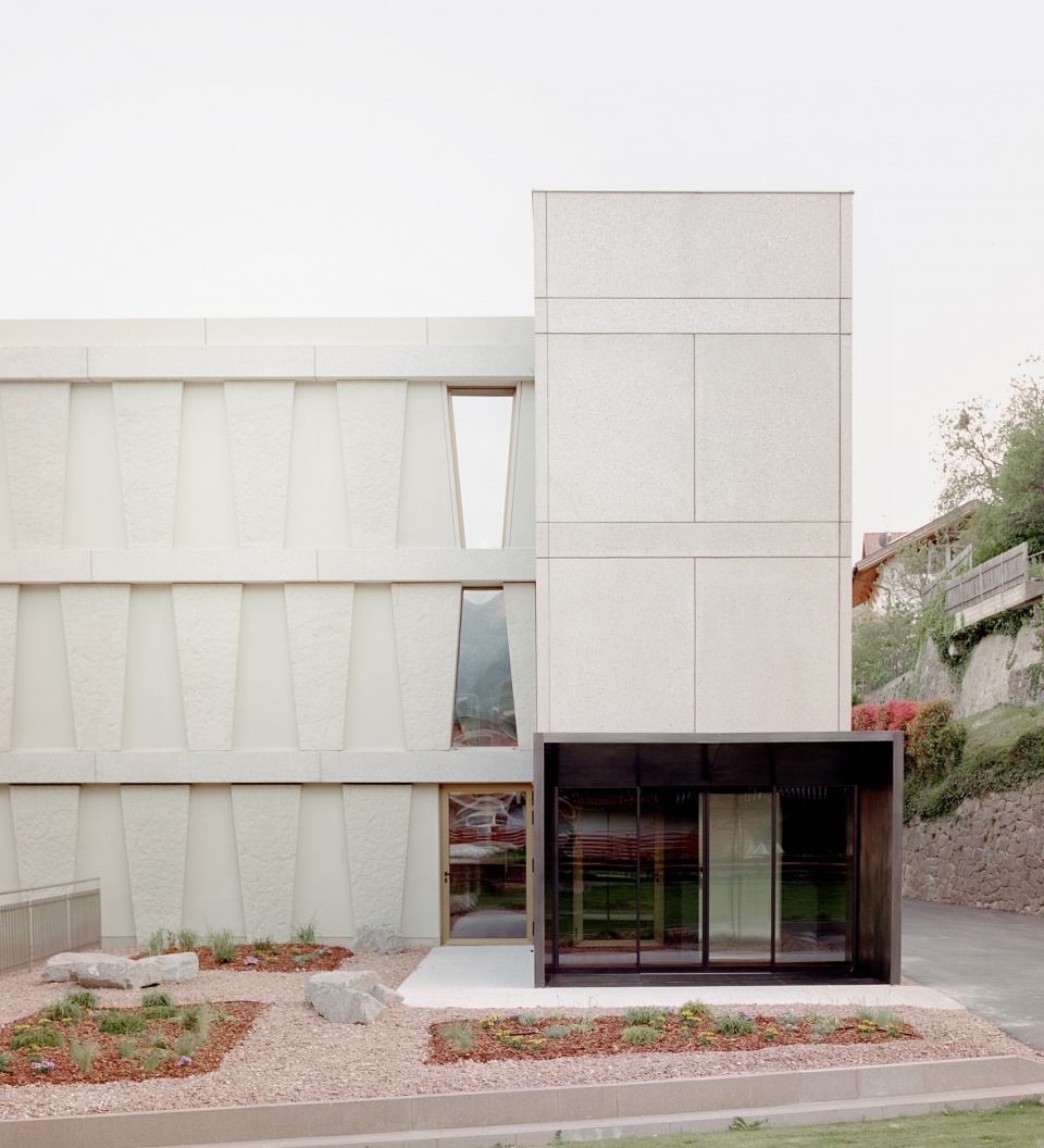 Barbianerhof Apartments by Alpina Architects
