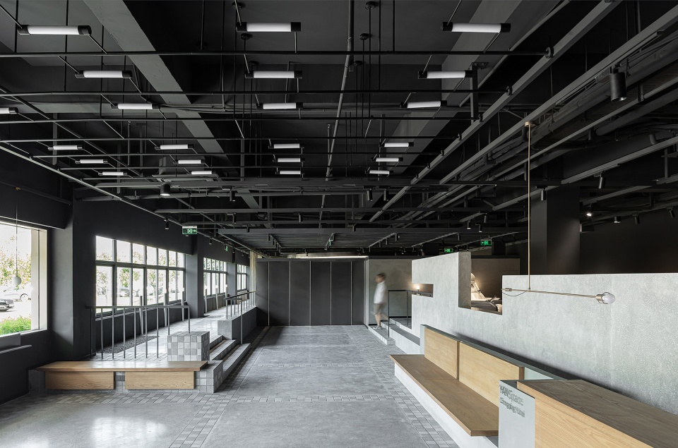 The Mountain City Showroom China by Studio DOTCOF