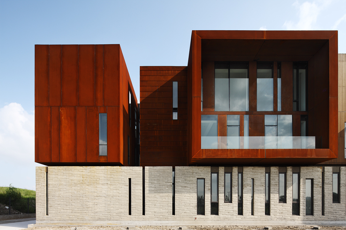 Administration building of the gas company at Jiading new town by