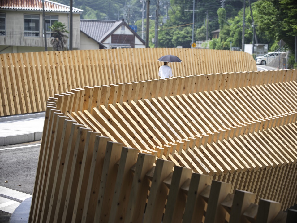 kusugibashi by kengo kuma and associates