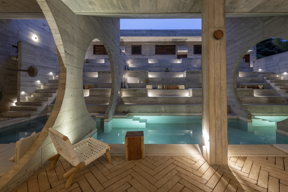 Casa TO by Ludwig Godefroy Architecture