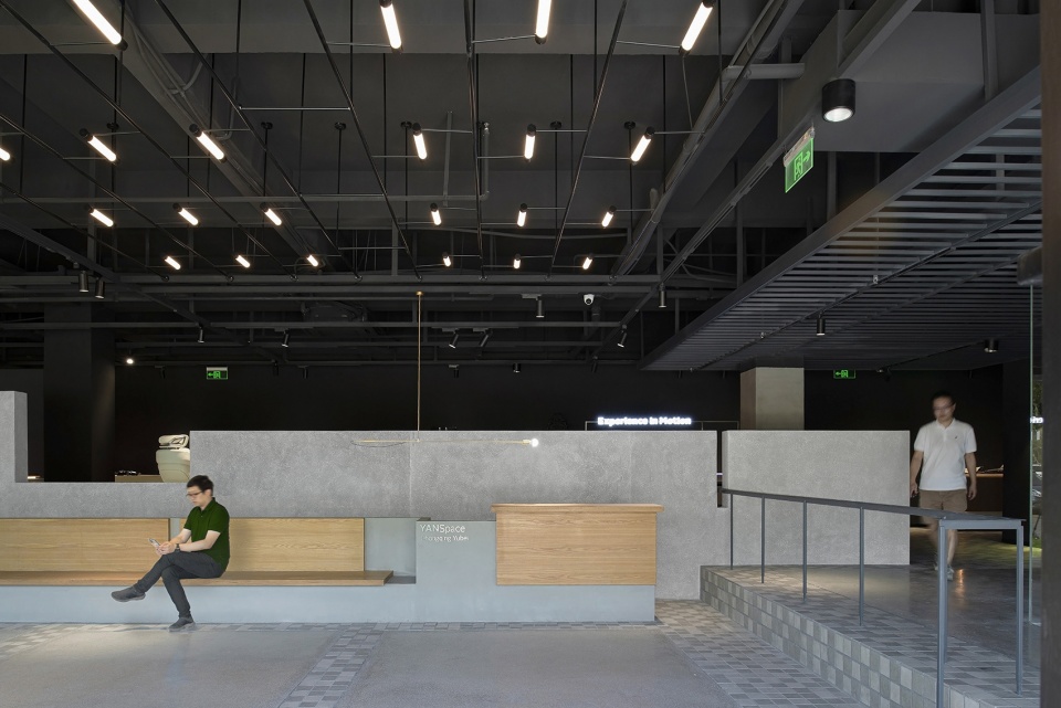 The Mountain City Showroom China by Studio DOTCOF