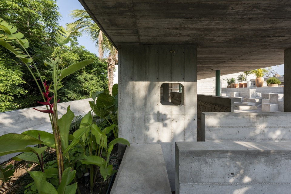 Casa TO by Ludwig Godefroy Architecture