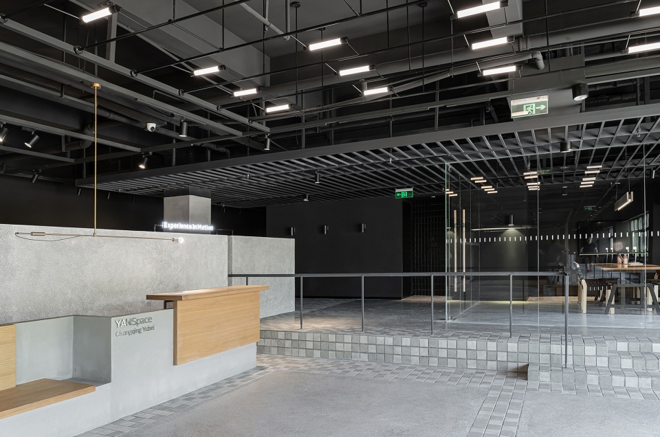 The Mountain City Showroom China by Studio DOTCOF