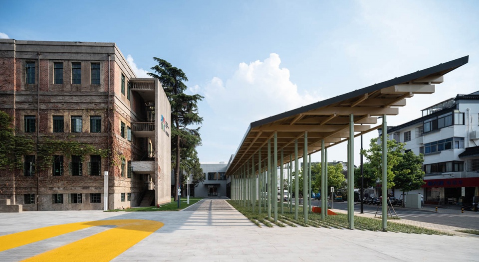 golden lion campus lane creative arts and culture park by omer studio