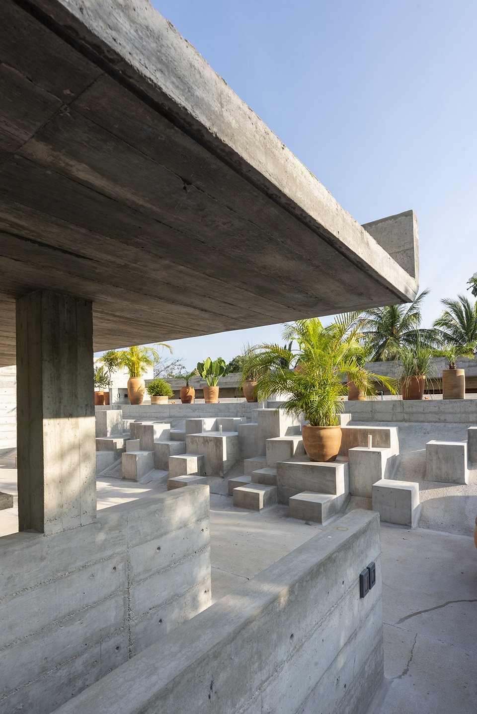 Casa TO by Ludwig Godefroy Architecture