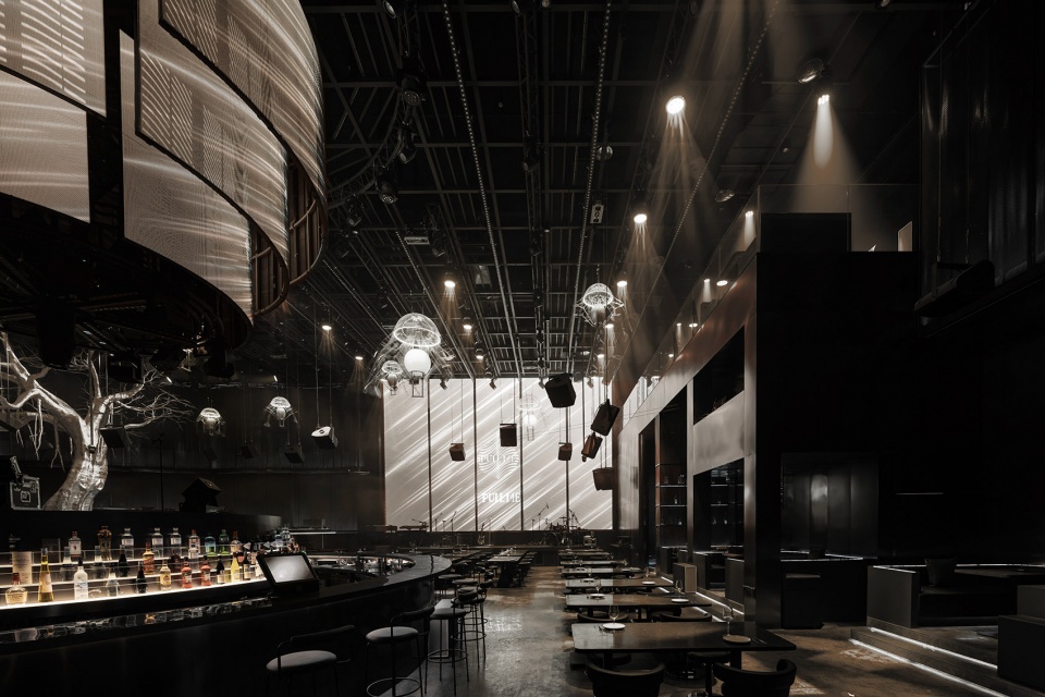 PULLME Dining and Bar Balance Design