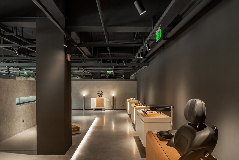 The Mountain City Showroom China by Studio DOTCOF
