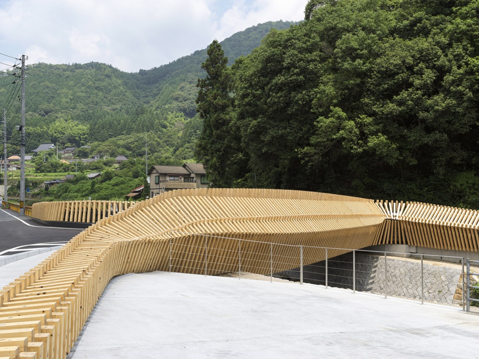 kusugibashi by kengo kuma and associates