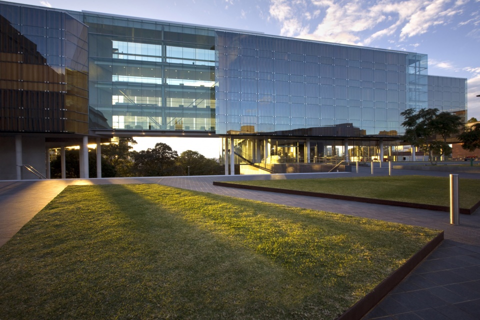 sydney university eastern avenue by turf design studio