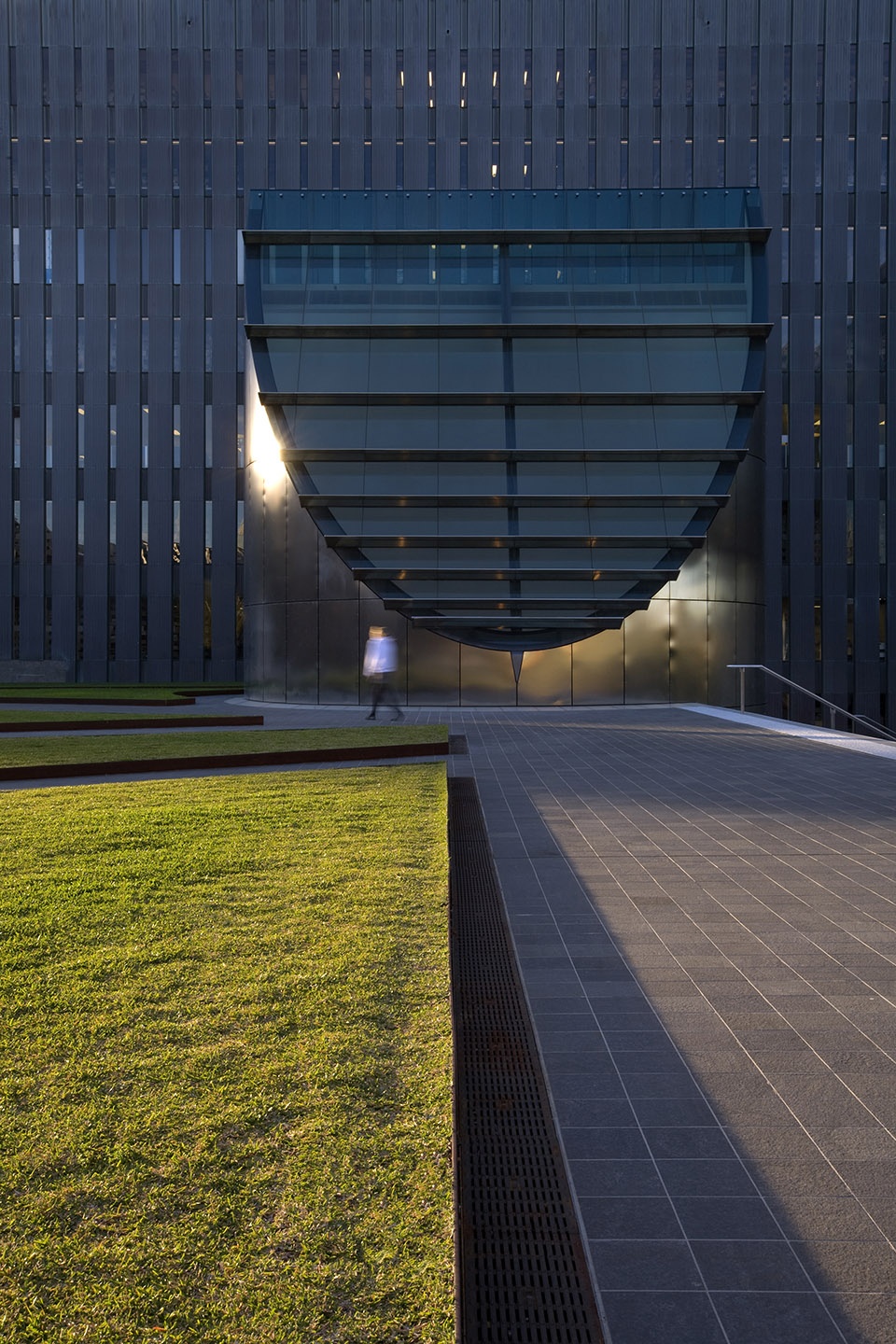 sydney university eastern avenue by turf design studio