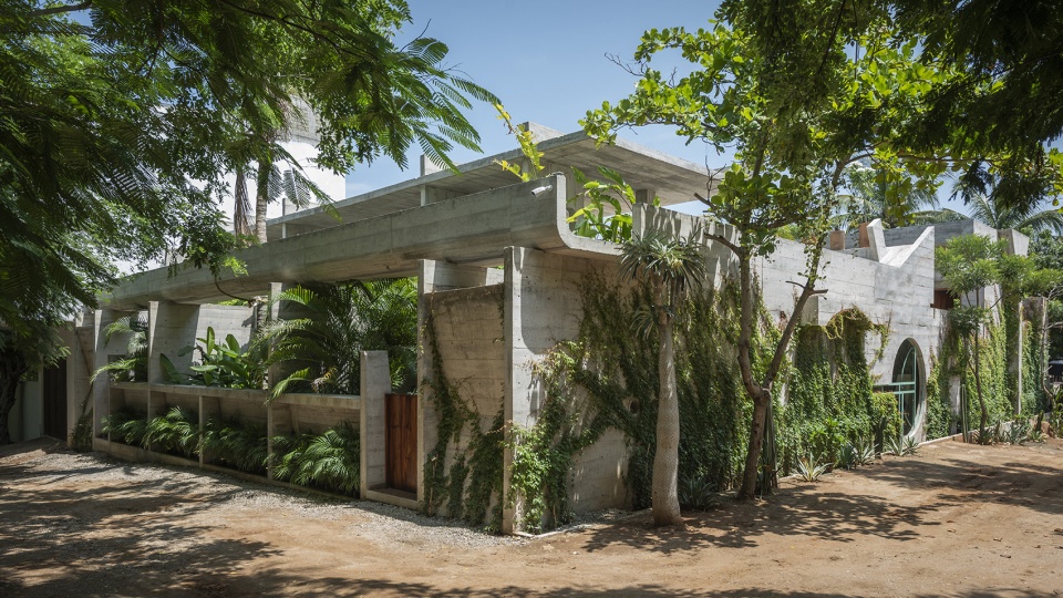 Casa TO by Ludwig Godefroy Architecture