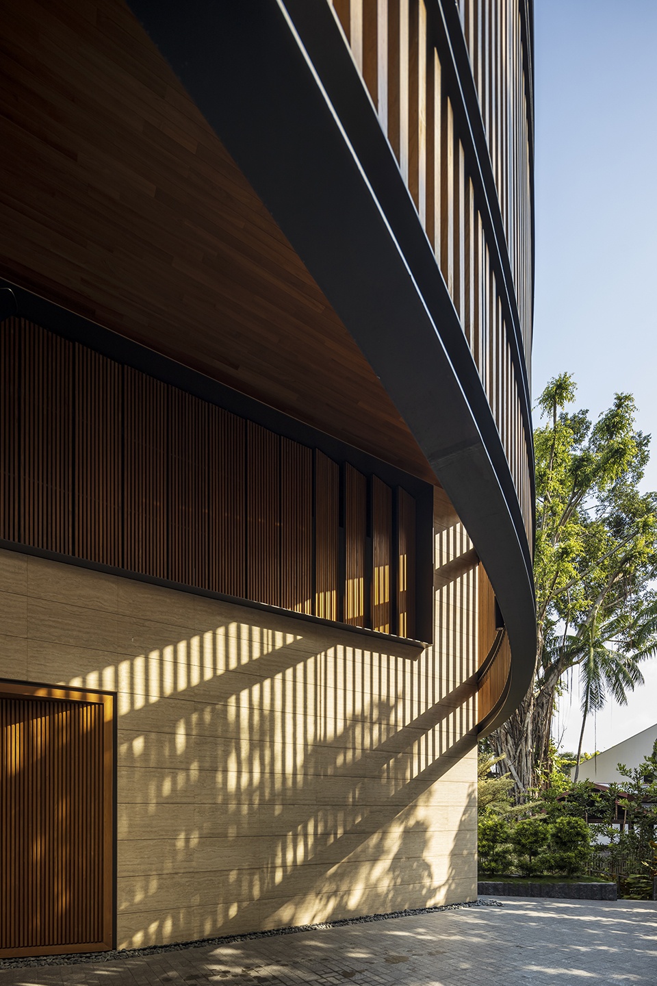 Water Garden House by Wallflower Architecture Design