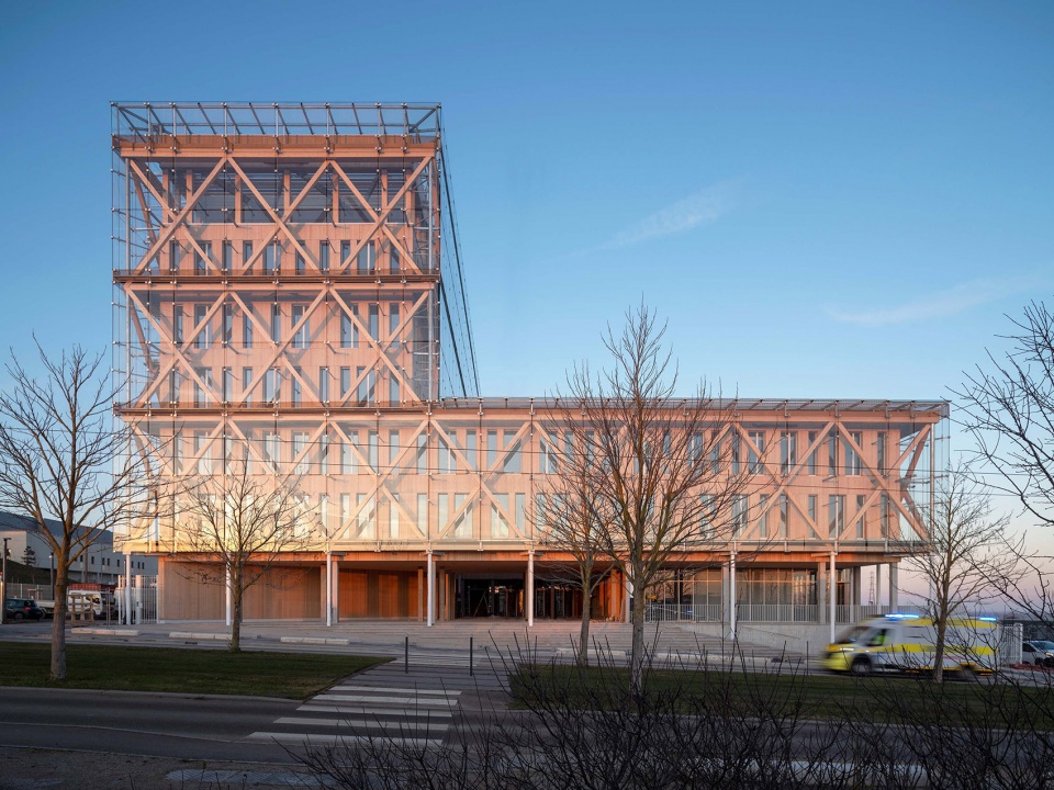 caisse depargnes head office by graam architecture
