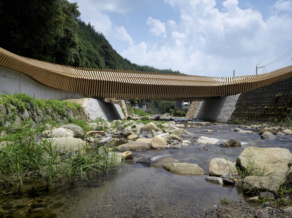 kusugibashi by kengo kuma and associates