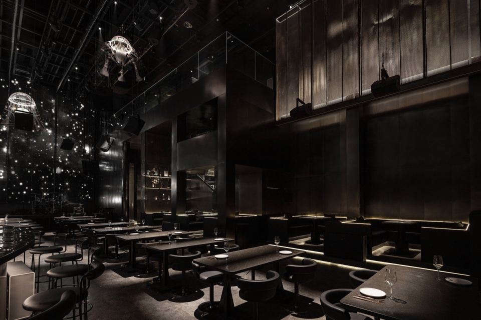 PULLME Dining and Bar Balance Design