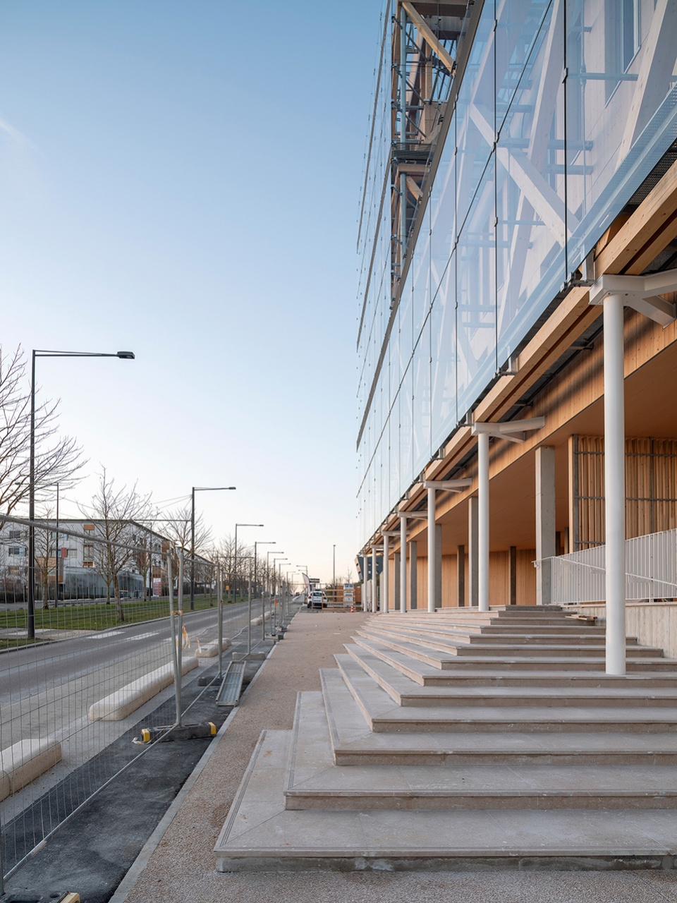 caisse depargnes head office by graam architecture