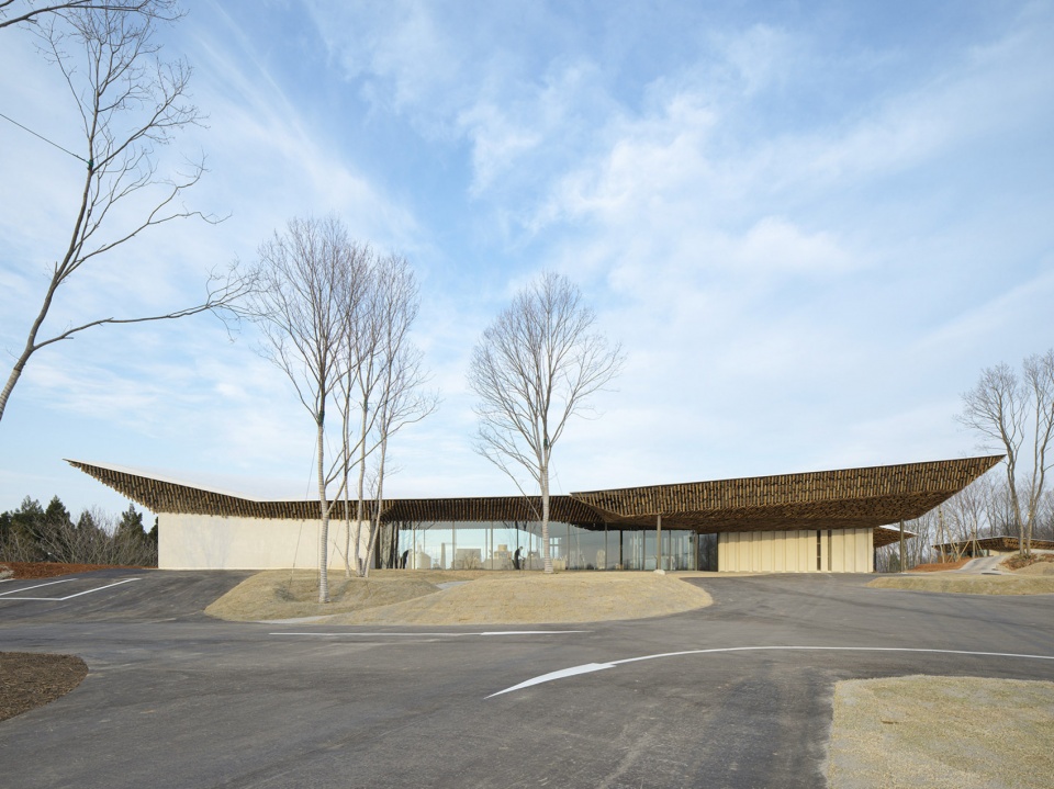 Snowpeak Field Suite Spa Headqurters by Kengo Kuma and Associates