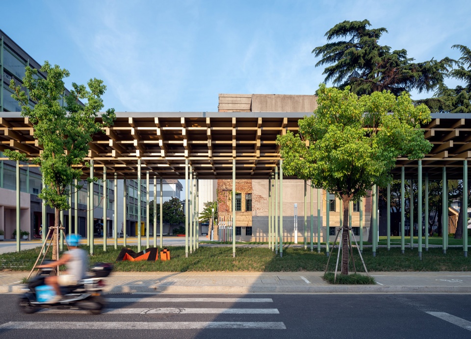 golden lion campus lane creative arts and culture park by omer studio
