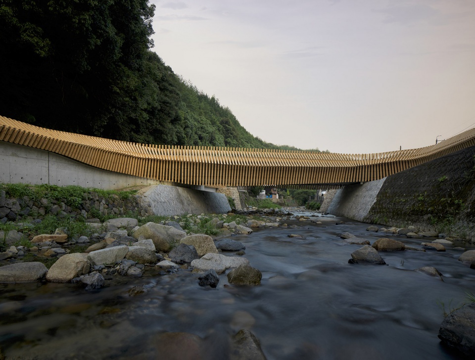 kusugibashi by kengo kuma and associates