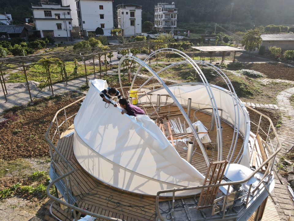 tsingpu yangshuo retreat front court landscape and stargazing pavilion by liu yuyang architects