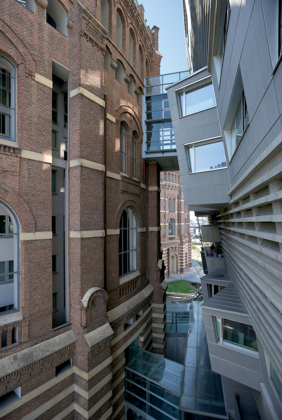 Apartment Building Gasometer B, Vienna, Austria By COOP HIMMELB(L)AU ...